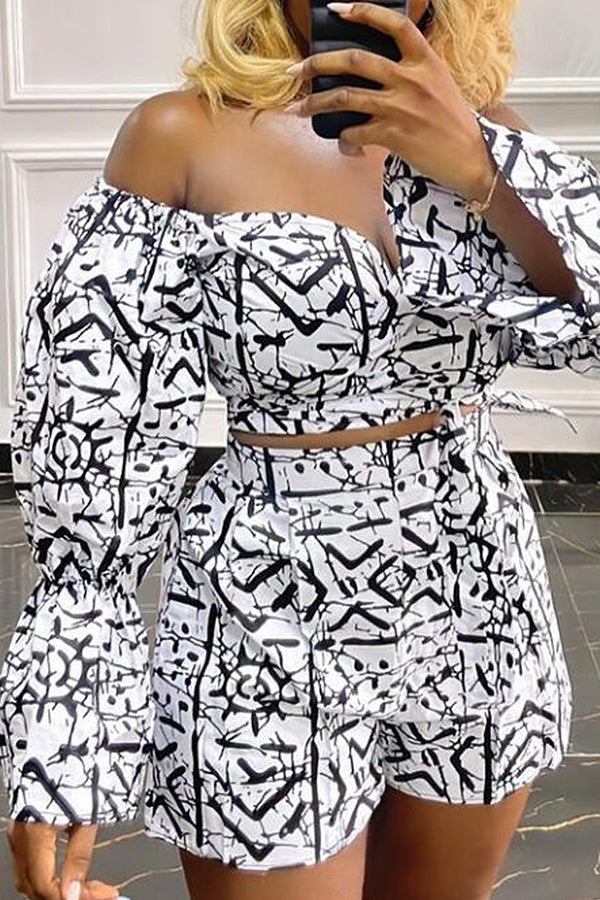 Plus Size Abstract Print Strap High Waist Shorts Two-Piece Set