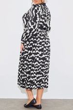 Temperament Print Long Sleeve Pleated Lace-Up Plus Size Midi Dress